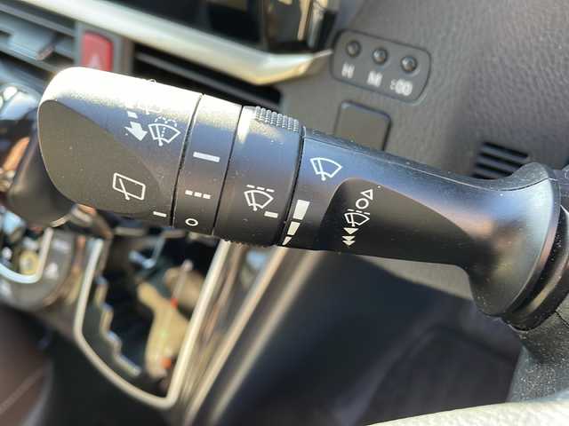 トヨタ エスクァイア Gi プレミアムパッケージ 岩手県 2018(平30)年 5.7万km ブラック ”社外ナビ（ALPINE　EX11Z）/AM/FM/CD/DVD/Bluetooth/フルセグTV/バックカメラ/ビルトインETC/ドライブレコーダー/両側パワースライドドア/フリップダウンモニター/クルーズコントロール/衝突被害軽減ブレーキ/レーンキープアシスト/横滑り防止装置/アイドリングストップ/シートヒーター/オートライト/オートハイビーム/LEDヘッドライト/フォグランプ/スマートキー/プッシュスタート/電動格納ミラー/純正15インチAW/純正フロアマット/保証書/取扱説明書