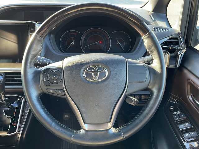 トヨタ エスクァイア Gi プレミアムパッケージ 岩手県 2018(平30)年 5.7万km ブラック ”社外ナビ（ALPINE　EX11Z）/AM/FM/CD/DVD/Bluetooth/フルセグTV/バックカメラ/ビルトインETC/ドライブレコーダー/両側パワースライドドア/フリップダウンモニター/クルーズコントロール/衝突被害軽減ブレーキ/レーンキープアシスト/横滑り防止装置/アイドリングストップ/シートヒーター/オートライト/オートハイビーム/LEDヘッドライト/フォグランプ/スマートキー/プッシュスタート/電動格納ミラー/純正15インチAW/純正フロアマット/保証書/取扱説明書