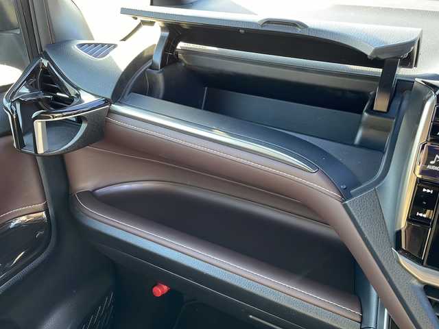 トヨタ エスクァイア Gi プレミアムパッケージ 岩手県 2018(平30)年 5.7万km ブラック ”社外ナビ（ALPINE　EX11Z）/AM/FM/CD/DVD/Bluetooth/フルセグTV/バックカメラ/ビルトインETC/ドライブレコーダー/両側パワースライドドア/フリップダウンモニター/クルーズコントロール/衝突被害軽減ブレーキ/レーンキープアシスト/横滑り防止装置/アイドリングストップ/シートヒーター/オートライト/オートハイビーム/LEDヘッドライト/フォグランプ/スマートキー/プッシュスタート/電動格納ミラー/純正15インチAW/純正フロアマット/保証書/取扱説明書