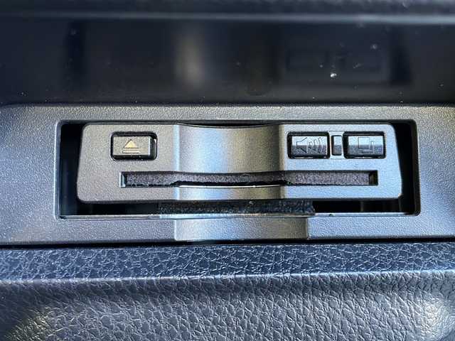 トヨタ エスクァイア Gi プレミアムパッケージ 岩手県 2018(平30)年 5.7万km ブラック ”社外ナビ（ALPINE　EX11Z）/AM/FM/CD/DVD/Bluetooth/フルセグTV/バックカメラ/ビルトインETC/ドライブレコーダー/両側パワースライドドア/フリップダウンモニター/クルーズコントロール/衝突被害軽減ブレーキ/レーンキープアシスト/横滑り防止装置/アイドリングストップ/シートヒーター/オートライト/オートハイビーム/LEDヘッドライト/フォグランプ/スマートキー/プッシュスタート/電動格納ミラー/純正15インチAW/純正フロアマット/保証書/取扱説明書