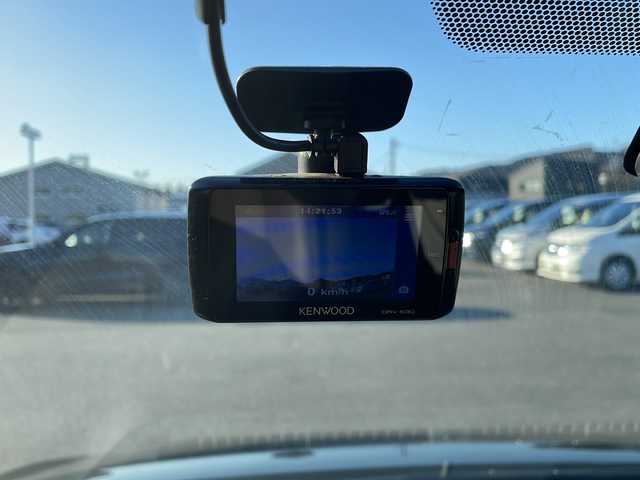 トヨタ エスクァイア Gi プレミアムパッケージ 岩手県 2018(平30)年 5.7万km ブラック ”社外ナビ（ALPINE　EX11Z）/AM/FM/CD/DVD/Bluetooth/フルセグTV/バックカメラ/ビルトインETC/ドライブレコーダー/両側パワースライドドア/フリップダウンモニター/クルーズコントロール/衝突被害軽減ブレーキ/レーンキープアシスト/横滑り防止装置/アイドリングストップ/シートヒーター/オートライト/オートハイビーム/LEDヘッドライト/フォグランプ/スマートキー/プッシュスタート/電動格納ミラー/純正15インチAW/純正フロアマット/保証書/取扱説明書