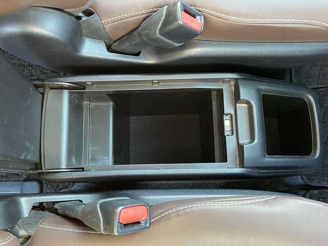 トヨタ エスクァイア Gi プレミアムパッケージ 岩手県 2018(平30)年 5.7万km ブラック ”社外ナビ（ALPINE　EX11Z）/AM/FM/CD/DVD/Bluetooth/フルセグTV/バックカメラ/ビルトインETC/ドライブレコーダー/両側パワースライドドア/フリップダウンモニター/クルーズコントロール/衝突被害軽減ブレーキ/レーンキープアシスト/横滑り防止装置/アイドリングストップ/シートヒーター/オートライト/オートハイビーム/LEDヘッドライト/フォグランプ/スマートキー/プッシュスタート/電動格納ミラー/純正15インチAW/純正フロアマット/保証書/取扱説明書