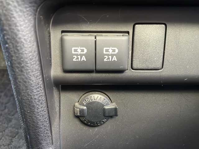 トヨタ エスクァイア Gi プレミアムパッケージ 岩手県 2018(平30)年 5.7万km ブラック ”社外ナビ（ALPINE　EX11Z）/AM/FM/CD/DVD/Bluetooth/フルセグTV/バックカメラ/ビルトインETC/ドライブレコーダー/両側パワースライドドア/フリップダウンモニター/クルーズコントロール/衝突被害軽減ブレーキ/レーンキープアシスト/横滑り防止装置/アイドリングストップ/シートヒーター/オートライト/オートハイビーム/LEDヘッドライト/フォグランプ/スマートキー/プッシュスタート/電動格納ミラー/純正15インチAW/純正フロアマット/保証書/取扱説明書