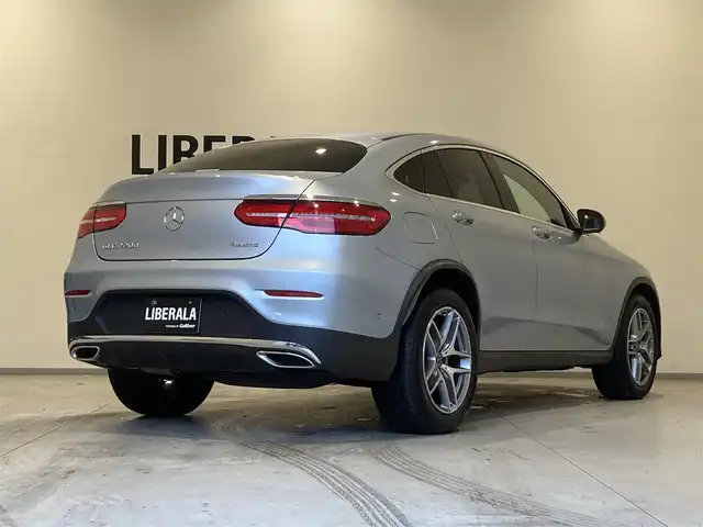 メルセデス・ベンツ ＧＬＣ２２０ d 4マチック クーペ スポーツ 本革 熊本県 2017(平29)年 6.3万km ダイヤモンドシルバー ・スマートキー/・プッシュスタート/・サンルーフ/・アクティブブレーキアシスト/・ブラインドスポットモニター/・アテンションアシスト/・インテリジェントライトシステム/・黒革シート/・前席パワーシート/・全席シートヒーター /・純正HDDナビ/　【DVD・Bluetooth・USB・SD・MSV】/・Brumesterサウンドシステム/・フルセグTV/・全方位カメラ/・ETC/・ヘッドアップディスプレイ/・パワーバックドア/・LEDヘッドランプ/・純正マット