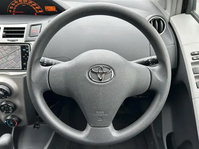トヨタ ヴィッツ F リミテッドⅡ 新潟県 2010(平22)年 2.4万km ダークレッドマイカ 純正ナビ/(AM/FM/CD/DVD/ワンセグ)/ETC/夏タイヤ(純正ホイールカバー付き)積み込みあり/トヨタ純正シートカバー/前方センサーあり/プッシュスタート/スマートキー/スペアキーあり