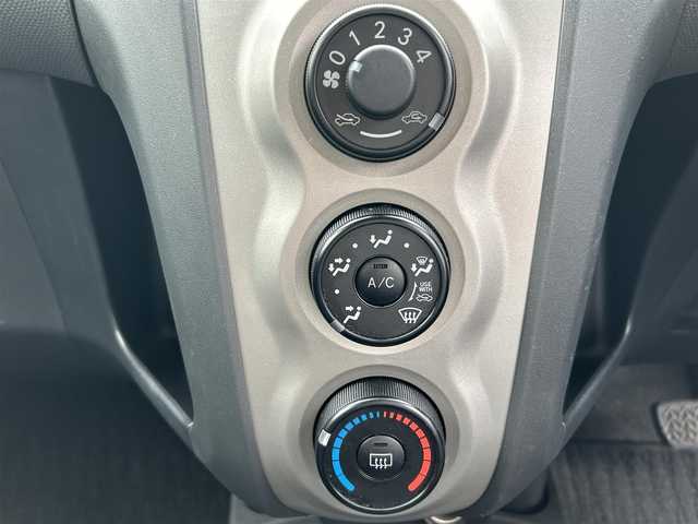 トヨタ ヴィッツ F リミテッドⅡ 新潟県 2010(平22)年 2.4万km ダークレッドマイカ 純正ナビ/(AM/FM/CD/DVD/ワンセグ)/ETC/夏タイヤ(純正ホイールカバー付き)積み込みあり/トヨタ純正シートカバー/前方センサーあり/プッシュスタート/スマートキー/スペアキーあり