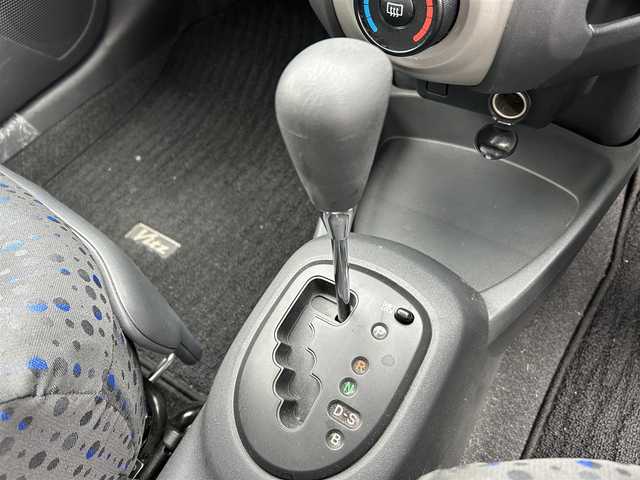 トヨタ ヴィッツ F リミテッドⅡ 新潟県 2010(平22)年 2.4万km ダークレッドマイカ 純正ナビ/(AM/FM/CD/DVD/ワンセグ)/ETC/夏タイヤ(純正ホイールカバー付き)積み込みあり/トヨタ純正シートカバー/前方センサーあり/プッシュスタート/スマートキー/スペアキーあり
