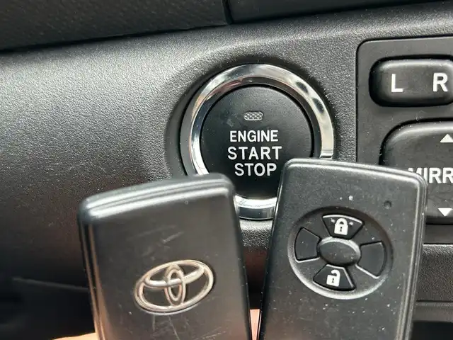 トヨタ ヴィッツ F リミテッドⅡ 新潟県 2010(平22)年 2.4万km ダークレッドマイカ 純正ナビ/(AM/FM/CD/DVD/ワンセグ)/ETC/夏タイヤ(純正ホイールカバー付き)積み込みあり/トヨタ純正シートカバー/前方センサーあり/プッシュスタート/スマートキー/スペアキーあり