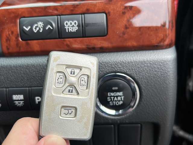 トヨタ ヴェルファイア 2．4Z プラチナセレクションⅡ 埼玉県 2010(平22)年 16.7万km ブラック サンルーフ　/社外８インチナビ　/フルセグ/DVD/CD/BT/社外フリップダウンモニター　/社外エアロ　/社外シートカバー　/ドライブレコーダー　/バックカメラ　/パワーバックドア　/両側パワースライドドア/横滑り防止/コーナーセンサー/２列目オットマン　/オートライト/保証書　/取扱説明書