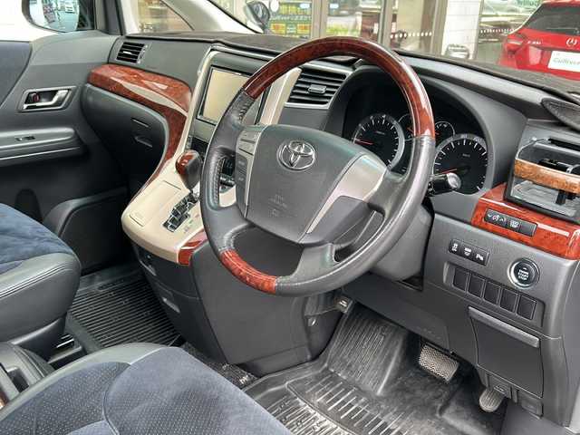 トヨタ ヴェルファイア 2．4Z プラチナセレクションⅡ 埼玉県 2010(平22)年 16.7万km ブラック サンルーフ　/社外８インチナビ　/フルセグ/DVD/CD/BT/社外フリップダウンモニター　/社外エアロ　/社外シートカバー　/ドライブレコーダー　/バックカメラ　/パワーバックドア　/両側パワースライドドア/横滑り防止/コーナーセンサー/２列目オットマン　/オートライト/保証書　/取扱説明書