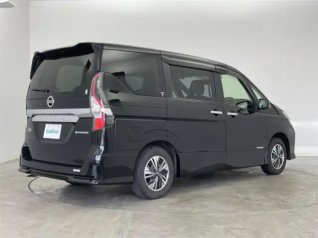 日産 セレナ e－パワー ハイウェイスター V 埼玉県 2022(令4)年 0.8万km ダイヤモンドブラック 純正１０インチ　フリップダウンモニター　アラウンドビューモニター　ＢＳＭ　プロパイロット　レーダークルーズコントロール　ドライブレコーダー　ビルトインＥＴＣ　デジタルインナーミラー　ハンズフリー　ＴＶ