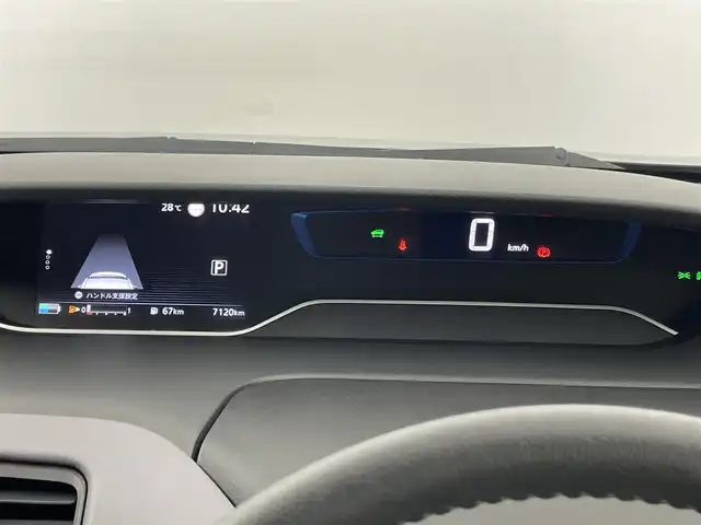 日産 セレナ e－パワー ハイウェイスター V 埼玉県 2022(令4)年 0.8万km ダイヤモンドブラック 純正１０インチ　フリップダウンモニター　アラウンドビューモニター　ＢＳＭ　プロパイロット　レーダークルーズコントロール　ドライブレコーダー　ビルトインＥＴＣ　デジタルインナーミラー　ハンズフリー　ＴＶ