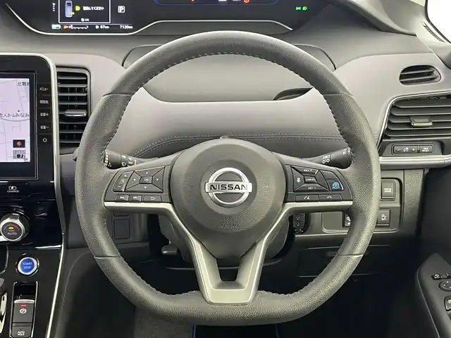 日産 セレナ e－パワー ハイウェイスター V 埼玉県 2022(令4)年 0.8万km ダイヤモンドブラック 純正１０インチ　フリップダウンモニター　アラウンドビューモニター　ＢＳＭ　プロパイロット　レーダークルーズコントロール　ドライブレコーダー　ビルトインＥＴＣ　デジタルインナーミラー　ハンズフリー　ＴＶ