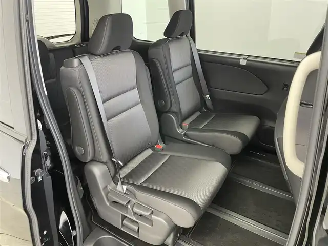 日産 セレナ e－パワー ハイウェイスター V 埼玉県 2022(令4)年 0.8万km ダイヤモンドブラック 純正１０インチ　フリップダウンモニター　アラウンドビューモニター　ＢＳＭ　プロパイロット　レーダークルーズコントロール　ドライブレコーダー　ビルトインＥＴＣ　デジタルインナーミラー　ハンズフリー　ＴＶ