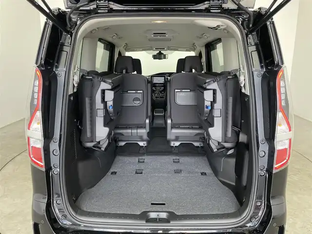 日産 セレナ e－パワー ハイウェイスター V 埼玉県 2022(令4)年 0.8万km ダイヤモンドブラック 純正１０インチ　フリップダウンモニター　アラウンドビューモニター　ＢＳＭ　プロパイロット　レーダークルーズコントロール　ドライブレコーダー　ビルトインＥＴＣ　デジタルインナーミラー　ハンズフリー　ＴＶ