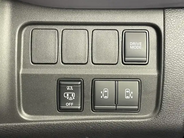 日産 セレナ e－パワー ハイウェイスター V 埼玉県 2022(令4)年 0.8万km ダイヤモンドブラック 純正１０インチ　フリップダウンモニター　アラウンドビューモニター　ＢＳＭ　プロパイロット　レーダークルーズコントロール　ドライブレコーダー　ビルトインＥＴＣ　デジタルインナーミラー　ハンズフリー　ＴＶ