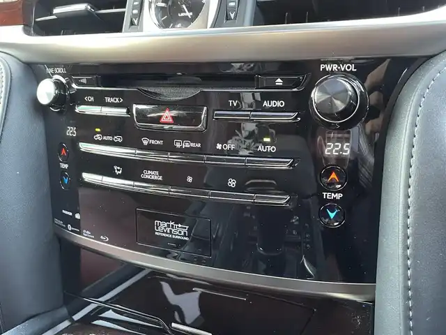レクサス ＬＸ 570 大阪府 2016(平28)年 1.7万km スターライトブラックガラスフレーク ワンオーナー/モデリスタエアロ/サンルーフ/ルーフレール/マークレビンソン/全方位モニター/リアエンターテイメントシステム/クールBOX/純正HDDナビ/・AM/FM/CD/DVD/BT/フルセグ/HDMI/エアサスペンション/ヘッドアップディスプレイ/茶革シート/・全席パワーシート/・D席メモリシート/・D席/N席シートヒーター/・D席/N席エアシート/ステアリングヒーター/電動リアゲート/三眼LEDヘッドライト/電子パーキング/レーダー探知機（TZ-R001A）/ドライブレコーダー（TZ-D001）/ETC2/0/トヨタセーフティーセンス/・プリクラッシュセーフティー/・レーンディパーチャーアラート/・ブラインドスポットモニター/・レーダークルーズコントロール/・フロント・バックソナー/・リアクロストラフィックアラート/スペアキー/保証書/取扱説明書/記録簿H28/H29/H30/R2/R3/R4/R5/R6/R7