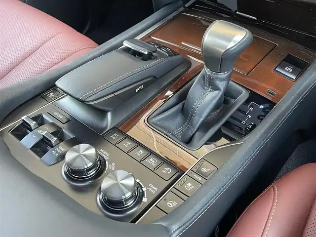 レクサス ＬＸ 570 大阪府 2016(平28)年 1.7万km スターライトブラックガラスフレーク ワンオーナー/モデリスタエアロ/サンルーフ/ルーフレール/マークレビンソン/全方位モニター/リアエンターテイメントシステム/クールBOX/純正HDDナビ/・AM/FM/CD/DVD/BT/フルセグ/HDMI/エアサスペンション/ヘッドアップディスプレイ/茶革シート/・全席パワーシート/・D席メモリシート/・D席/N席シートヒーター/・D席/N席エアシート/ステアリングヒーター/電動リアゲート/三眼LEDヘッドライト/電子パーキング/レーダー探知機（TZ-R001A）/ドライブレコーダー（TZ-D001）/ETC2/0/トヨタセーフティーセンス/・プリクラッシュセーフティー/・レーンディパーチャーアラート/・ブラインドスポットモニター/・レーダークルーズコントロール/・フロント・バックソナー/・リアクロストラフィックアラート/スペアキー/保証書/取扱説明書/記録簿H28/H29/H30/R2/R3/R4/R5/R6/R7