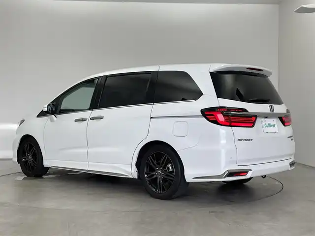 ホンダ オデッセイ ハイブリッド e:HEVアブソルート EX 埼玉県 2021(令3)年 3.1万km プラチナホワイトパール 純正１０インチナビ　フリップダウンモニター　マルチビューカメラ　ＢＳＭ　ホンダセンシング　アダクティブクルーズコントロール　ビルトインＥＴＣ２．０　シートヒーター　ＨＤＭＩ　オートライト　ＬＥＤライト