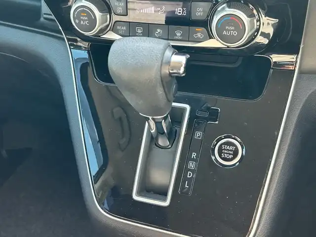 日産 セレナ ハイウェイスター V 千葉県 2020(令2)年 7.1万km ダイヤモンドブラック 純正10インチSDナビ/(フルセグ/FM/AM/CD/DVD/Bluetooth)/バックカメラ/衝突被害軽減システム/車線逸脱警報/クルーズコントロール/両側パワースライドドア/横滑り防止装置/ETC/ドライブレコーダー/アイドリングストップ/LEDヘッドライト/フォグランプ/オートライト/ウィンカーミラー/電動格納ミラー/純正16インチAW/禁煙車/プッシュスタート/スマートキー/フロアマット/ドアバイザードアバイザー