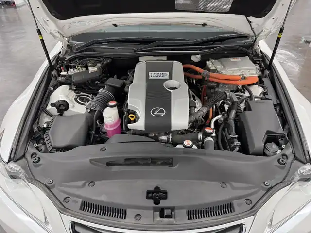 レクサス ＩＳ 300h バージョンL 三重県 2016(平28)年 5.5万km ソニッククォーツ ハイブリッド/FR/MTモード付フロアCVT/純正 7インチナビ/（AM/FM/CD/DVD/Blu-ray/SDREC/SD/USB/Bluetooth/VTR/AUX/TV）/バックガイドモニター/【OP】マークレビンソン プレミアムサラウンドサウンドシステム/ドライブレコーダー 前方/ビルトイン ETC/安全/・【OP】プリクラッシュセーフティシステム（ミリ波レーダー）［PCS］*1/・【OP】レーダークルーズコントロール（ブレーキ制御付）*1/・【OP】ブラインドスポットモニター［BSM］/・クリアランスソナー＆バックソナー/・VSC & TRC/・タイヤ空気圧警告表示/装備/・【OP】ムーンルーフ/・本革シート（ベージュ）/・シートヒーター / 【OP】ベンチレーション*2（D/N）/・ステアリングヒーター/・パワーシート（D8way＆電動ランバーサポート/N8way）/・電動チルト&テレスコピックステアリング（オートアウェイ＆オートリターン＋メモリー機構付）/・パドルシフト/・左右独立オートエアコン/・LEDヘッド＋フロントフォグランプ/・純正17inAW/・スマートキーx1/など
