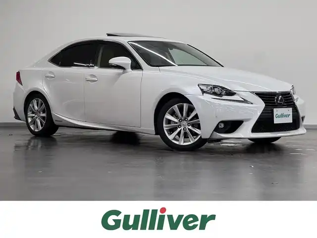 レクサス ＩＳ 300h バージョンL 三重県 2016(平28)年 5.5万km ソニッククォーツ ハイブリッド/FR/MTモード付フロアCVT/純正 7インチナビ/（AM/FM/CD/DVD/Blu-ray/SDREC/SD/USB/Bluetooth/VTR/AUX/TV）/バックガイドモニター/【OP】マークレビンソン プレミアムサラウンドサウンドシステム/ドライブレコーダー 前方/ビルトイン ETC/安全/・【OP】プリクラッシュセーフティシステム（ミリ波レーダー）［PCS］*1/・【OP】レーダークルーズコントロール（ブレーキ制御付）*1/・【OP】ブラインドスポットモニター［BSM］/・クリアランスソナー＆バックソナー/・VSC & TRC/・タイヤ空気圧警告表示/装備/・【OP】ムーンルーフ/・本革シート（ベージュ）/・シートヒーター / 【OP】ベンチレーション*2（D/N）/・ステアリングヒーター/・パワーシート（D8way＆電動ランバーサポート/N8way）/・電動チルト&テレスコピックステアリング（オートアウェイ＆オートリターン＋メモリー機構付）/・パドルシフト/・左右独立オートエアコン/・LEDヘッド＋フロントフォグランプ/・純正17inAW/・スマートキーx1/など