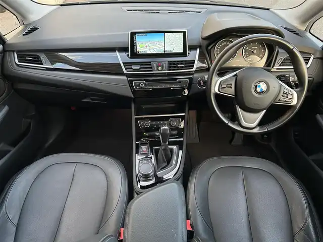 ＢＭＷ ２１８ｄ xDriveアクティブツアラー ラグジュアリー 山梨県 2017(平29)年 4.1万km プラチナシルバー 純正HDDナビ/バックカメラ/黒レザーシート/シートヒーター/パワーシート/インテリジェントセーフティ/LEDヘッドライト/パーキングアシスト/コンフォートアクセス/前後PDC/ダイナミックトラクションコントロール/パワーバックドア/ETC/オートライト/オートワイパー/純正１６インチアルミホイール/スペアキー(スマートキー)