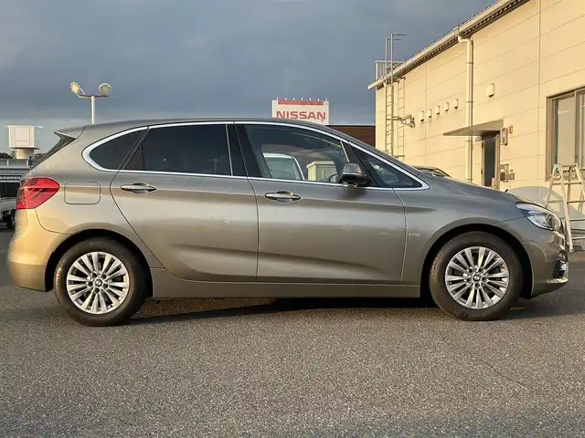 ＢＭＷ ２１８ｄ xDriveアクティブツアラー ラグジュアリー 山梨県 2017(平29)年 4.1万km プラチナシルバー 純正HDDナビ/バックカメラ/黒レザーシート/シートヒーター/パワーシート/インテリジェントセーフティ/LEDヘッドライト/パーキングアシスト/コンフォートアクセス/前後PDC/ダイナミックトラクションコントロール/パワーバックドア/ETC/オートライト/オートワイパー/純正１６インチアルミホイール/スペアキー(スマートキー)