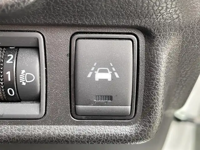 日産 ノート e－パワー X 東京都 2018(平30)年 5.2万km ホワイト デジタルインナーミラー　/ETC　/スペアキー　/オートエアコン　/CD　/ABS　/横滑り防止装置　/コーナーセンサー　/レーンアシスト　/盗難防止装置　/オートライト　/衝突被害軽減システム　/保証書/取扱説明書/記録簿