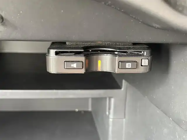 日産 ノート e－パワー X 東京都 2018(平30)年 5.2万km ホワイト デジタルインナーミラー　/ETC　/スペアキー　/オートエアコン　/CD　/ABS　/横滑り防止装置　/コーナーセンサー　/レーンアシスト　/盗難防止装置　/オートライト　/衝突被害軽減システム　/保証書/取扱説明書/記録簿