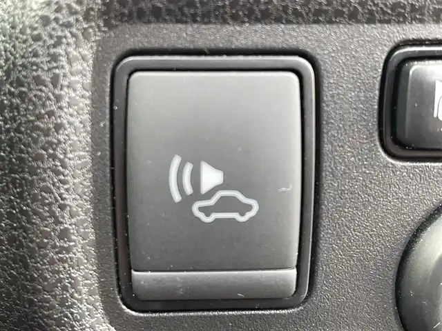 日産 ノート e－パワー X 東京都 2018(平30)年 5.2万km ホワイト デジタルインナーミラー　/ETC　/スペアキー　/オートエアコン　/CD　/ABS　/横滑り防止装置　/コーナーセンサー　/レーンアシスト　/盗難防止装置　/オートライト　/衝突被害軽減システム　/保証書/取扱説明書/記録簿