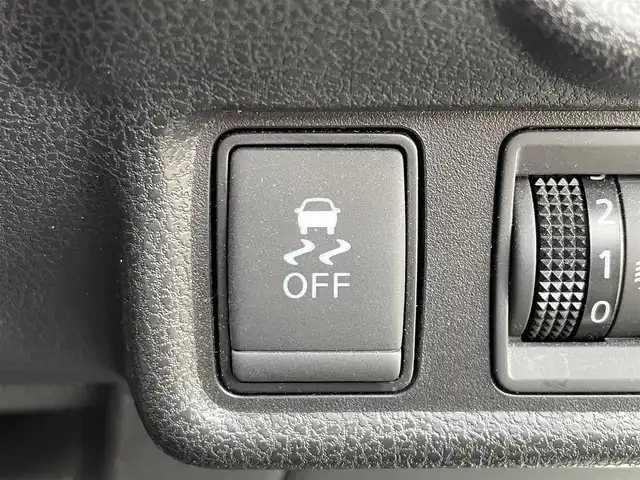 日産 ノート e－パワー X 東京都 2018(平30)年 5.2万km ホワイト デジタルインナーミラー　/ETC　/スペアキー　/オートエアコン　/CD　/ABS　/横滑り防止装置　/コーナーセンサー　/レーンアシスト　/盗難防止装置　/オートライト　/衝突被害軽減システム　/保証書/取扱説明書/記録簿