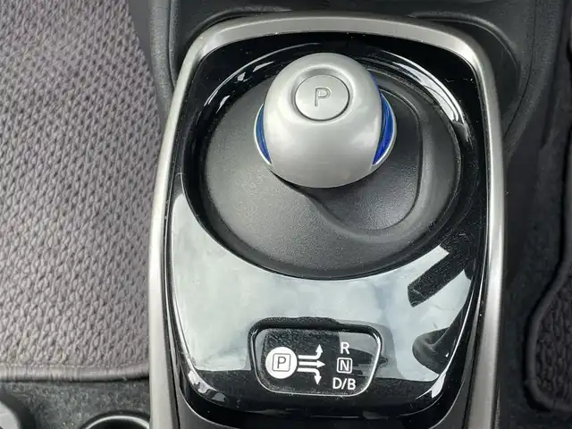 日産 ノート e－パワー X 東京都 2018(平30)年 5.2万km ホワイト デジタルインナーミラー　/ETC　/スペアキー　/オートエアコン　/CD　/ABS　/横滑り防止装置　/コーナーセンサー　/レーンアシスト　/盗難防止装置　/オートライト　/衝突被害軽減システム　/保証書/取扱説明書/記録簿