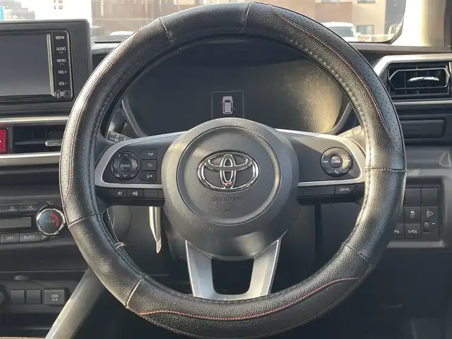 トヨタ ライズ G 兵庫県 2022(令4)年 2.8万km ブラックマイカメタリック 純正７インチナビ/バックカメラ/ワンセグ/BT/CD/ステアリングリモコン/スマートアシスト/純正バイザー/純正フロアマット/ヘッドライトレベライザー/純正アルミタイヤ/オートライト/スイッチスタート