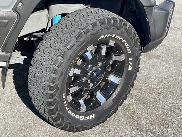 スズキ ジムニー XC 長野県 2020(令2)年 2.1万km ミディアムグレー ４WD/セーフティサポート/純正8型ナビフルセグＴＶ/バックカメラ/クルーズコントロール/プッシュスタート/シートヒーター/オールテレインタイヤ/社外16インチアルミ/社外足回り/社外テールランプ/社外フロントグリル/社外オーバーフェンダー/シートカバー/背面タイヤ/スペアキー