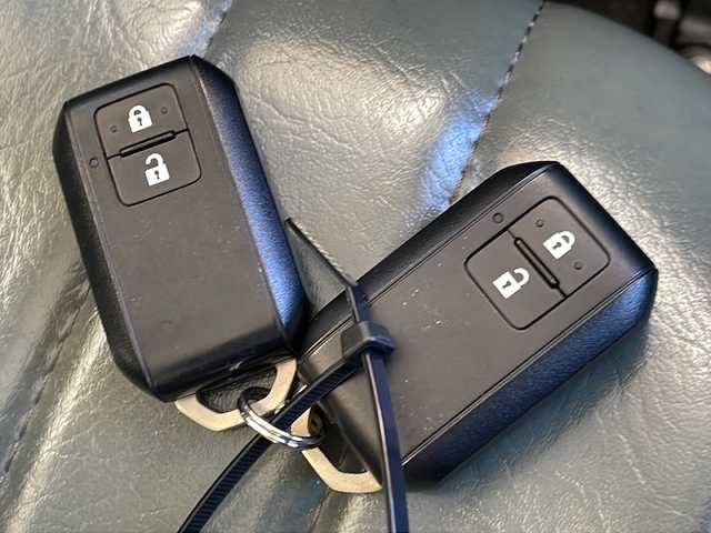 スズキ ジムニー XC 長野県 2020(令2)年 2.1万km ミディアムグレー ４WD/セーフティサポート/純正8型ナビフルセグＴＶ/バックカメラ/クルーズコントロール/プッシュスタート/シートヒーター/オールテレインタイヤ/社外16インチアルミ/社外足回り/社外テールランプ/社外フロントグリル/社外オーバーフェンダー/シートカバー/背面タイヤ/スペアキー