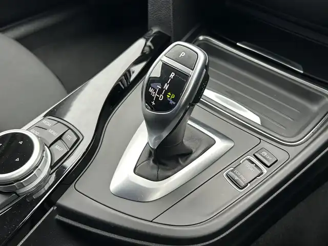 ＢＭＷ ３２８ｉ スポーツ 鳥取県 2012(平24)年 7.4万km アルピンホワイトⅢ ターボ車/純正ナビ/フルセグ/DVD/CD/BT/バックカメラ・ミラー内蔵ETC/サンルーフ/Mスポーツフロントバンパー/前席パワーシート/クルーズコントロール/キセノンライト/LEDポジションリング/パドルシフト/フォグライト/純正19インチアルミホイール/プッシュエンジンスタート/アイドリングストップ/フロアマット/保証書・取扱説明書