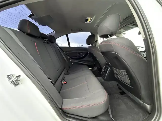 ＢＭＷ ３２８ｉ スポーツ 鳥取県 2012(平24)年 7.4万km アルピンホワイトⅢ ターボ車/純正ナビ/フルセグ/DVD/CD/BT/バックカメラ・ミラー内蔵ETC/サンルーフ/Mスポーツフロントバンパー/前席パワーシート/クルーズコントロール/キセノンライト/LEDポジションリング/パドルシフト/フォグライト/純正19インチアルミホイール/プッシュエンジンスタート/アイドリングストップ/フロアマット/保証書・取扱説明書