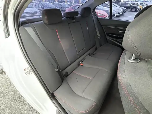 ＢＭＷ ３２８ｉ スポーツ 鳥取県 2012(平24)年 7.4万km アルピンホワイトⅢ ターボ車/純正ナビ/フルセグ/DVD/CD/BT/バックカメラ・ミラー内蔵ETC/サンルーフ/Mスポーツフロントバンパー/前席パワーシート/クルーズコントロール/キセノンライト/LEDポジションリング/パドルシフト/フォグライト/純正19インチアルミホイール/プッシュエンジンスタート/アイドリングストップ/フロアマット/保証書・取扱説明書