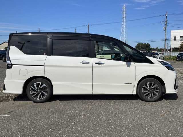 日産 セレナ e－パワー ハイウェイスター G 神奈川県 2019(令1)年 5.3万km ブリリアントホワイトパール 2トーン 純正メモリナビ/フルセグTV/CD/DVD再生/Bluetooth接続/プロパイロット/エマージェンシーブレーキ/アラウンドビューモニター/フリップダウンモニター/両側パワースライドドア/コーナーセンサー/ブラインドスポットモニター/ステアリングヒーター/クルーズコントロール/ビルトインETC/LEDヘッドライト/オートライト/スマートキー/プッシュスタート/アイドリングストップ/純正フロアマット/横滑り防止装置