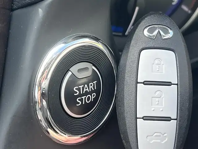 日産 スカイライン ハイブリッド 350GT FOUR Type P 秋田県 2014(平26)年 4万km クリスタルホワイトパール 純正ナビ/衝突軽減システム/スマートキー/４WD/フルセグ/LEDヘッドライト/全方位カメラ/純正アルミ/コーナーセンサー/コクルーズコントロール/前席シートヒーター/前席パワーシート/メモリー付きパワーシート/ETC/純正フロアマット/純正ドアバイザー/ステアリングスイッチ/MTモード付AT/オートエアコン/オートライト/ドライブレコーダー/社外エンジンスターター/パワーステアリング/パワーウィンドウ/電動格納ウィンカーミラー/横滑り防止
