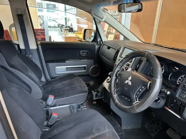 三菱 デリカＤ：５ G－Premium 宮城県 2010(平22)年 12.5万km ディープブラックマイカ ４WD/純正HDDナビ/バックカメラ/ETC/フルセグTV/運転席パワーシート/シートヒーター/両側パワースライドドア/パドルシフト/後席フリップダウンモニター/オートライト/シートカバー
