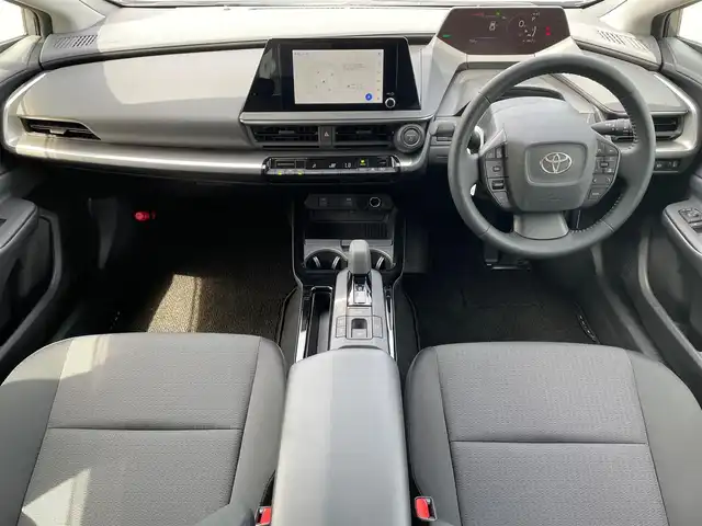 トヨタ プリウス U 岩手県 2023(令5)年 0.1万km グレー 4WD/トヨタセーフティセンス/　衝突回避支援型プリクラッシュセーフティ/　交差点横断歩行者検知/　緊急時操舵支援機能/　低速時加速制御機能/　レーントレーシングアシスト/　ロードサインアシスト/　カーブ速度制御機能/　先行車発進告知/　ドライバー異常時対応システム/純正メモリーナビ/　BT/TV/レーダークルーズコントロール/LEDオートライト/オートマチックハイビーム/スマートキー/ETC2.0