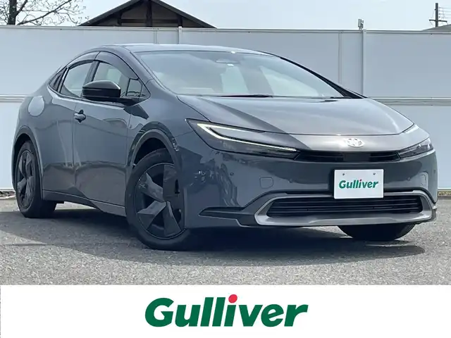 トヨタ プリウス U 岩手県 2023(令5)年 0.1万km グレー 4WD/トヨタセーフティセンス/　衝突回避支援型プリクラッシュセーフティ/　交差点横断歩行者検知/　緊急時操舵支援機能/　低速時加速制御機能/　レーントレーシングアシスト/　ロードサインアシスト/　カーブ速度制御機能/　先行車発進告知/　ドライバー異常時対応システム/純正メモリーナビ/　BT/TV/レーダークルーズコントロール/LEDオートライト/オートマチックハイビーム/スマートキー/ETC2.0