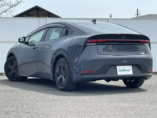 トヨタ プリウス U 岩手県 2023(令5)年 0.1万km グレー 4WD/トヨタセーフティセンス/　衝突回避支援型プリクラッシュセーフティ/　交差点横断歩行者検知/　緊急時操舵支援機能/　低速時加速制御機能/　レーントレーシングアシスト/　ロードサインアシスト/　カーブ速度制御機能/　先行車発進告知/　ドライバー異常時対応システム/純正メモリーナビ/　BT/TV/レーダークルーズコントロール/LEDオートライト/オートマチックハイビーム/スマートキー/ETC2.0