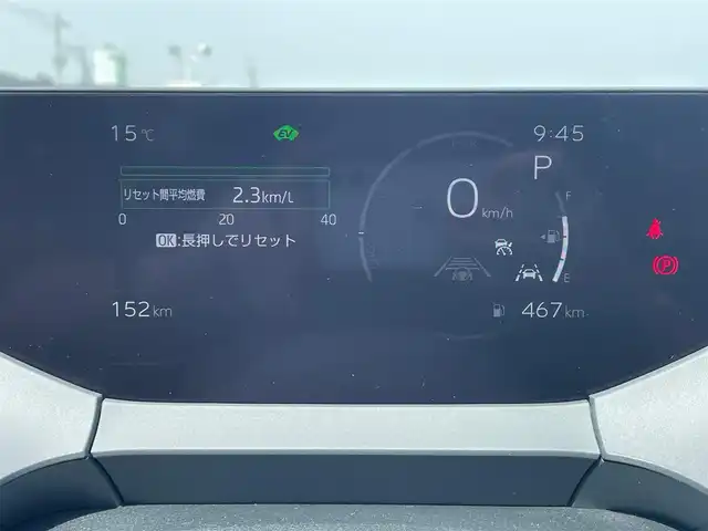 トヨタ プリウス U 岩手県 2023(令5)年 0.1万km グレー 4WD/トヨタセーフティセンス/　衝突回避支援型プリクラッシュセーフティ/　交差点横断歩行者検知/　緊急時操舵支援機能/　低速時加速制御機能/　レーントレーシングアシスト/　ロードサインアシスト/　カーブ速度制御機能/　先行車発進告知/　ドライバー異常時対応システム/純正メモリーナビ/　BT/TV/レーダークルーズコントロール/LEDオートライト/オートマチックハイビーム/スマートキー/ETC2.0