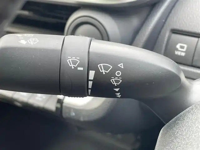 トヨタ プリウス U 岩手県 2023(令5)年 0.1万km グレー 4WD/トヨタセーフティセンス/　衝突回避支援型プリクラッシュセーフティ/　交差点横断歩行者検知/　緊急時操舵支援機能/　低速時加速制御機能/　レーントレーシングアシスト/　ロードサインアシスト/　カーブ速度制御機能/　先行車発進告知/　ドライバー異常時対応システム/純正メモリーナビ/　BT/TV/レーダークルーズコントロール/LEDオートライト/オートマチックハイビーム/スマートキー/ETC2.0
