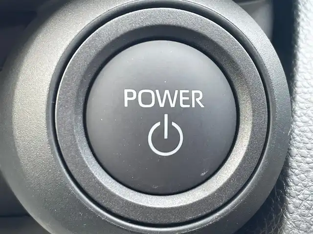 トヨタ プリウス U 岩手県 2023(令5)年 0.1万km グレー 4WD/トヨタセーフティセンス/　衝突回避支援型プリクラッシュセーフティ/　交差点横断歩行者検知/　緊急時操舵支援機能/　低速時加速制御機能/　レーントレーシングアシスト/　ロードサインアシスト/　カーブ速度制御機能/　先行車発進告知/　ドライバー異常時対応システム/純正メモリーナビ/　BT/TV/レーダークルーズコントロール/LEDオートライト/オートマチックハイビーム/スマートキー/ETC2.0