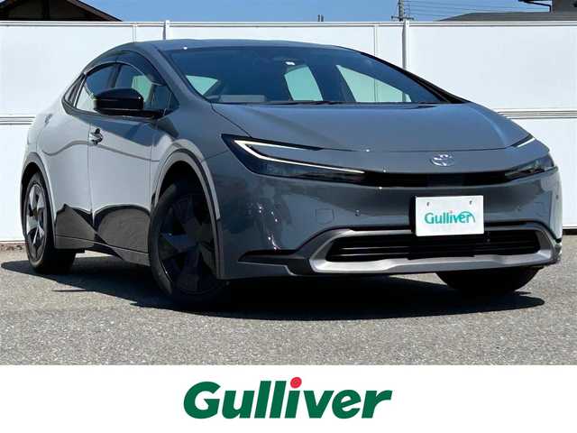 トヨタ プリウス U 岩手県 2023(令5)年 0.1万km グレー 4WD/トヨタセーフティセンス/　衝突回避支援型プリクラッシュセーフティ/　交差点横断歩行者検知/　緊急時操舵支援機能/　低速時加速制御機能/　レーントレーシングアシスト/　ロードサインアシスト/　カーブ速度制御機能/　先行車発進告知/　ドライバー異常時対応システム/純正メモリーナビ/　BT/TV/レーダークルーズコントロール/LEDオートライト/オートマチックハイビーム/スマートキー/ETC2.0