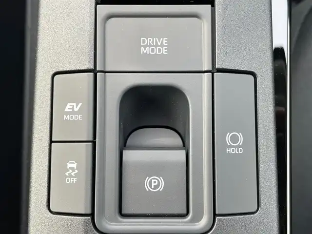トヨタ プリウス U 岩手県 2023(令5)年 0.1万km グレー 4WD/トヨタセーフティセンス/　衝突回避支援型プリクラッシュセーフティ/　交差点横断歩行者検知/　緊急時操舵支援機能/　低速時加速制御機能/　レーントレーシングアシスト/　ロードサインアシスト/　カーブ速度制御機能/　先行車発進告知/　ドライバー異常時対応システム/純正メモリーナビ/　BT/TV/レーダークルーズコントロール/LEDオートライト/オートマチックハイビーム/スマートキー/ETC2.0